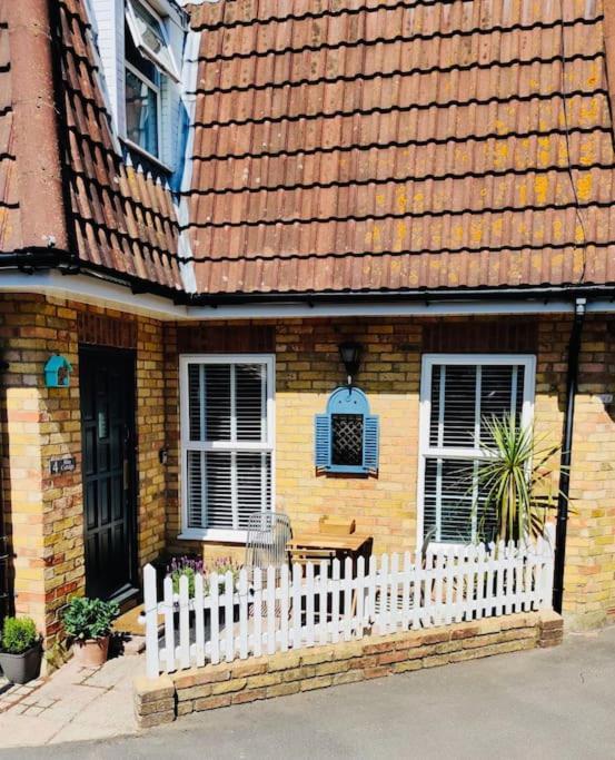 May Cottage - Heart Of Vibrant Village & 10 Mins Walk To Beach Milford on Sea Zewnętrze zdjęcie