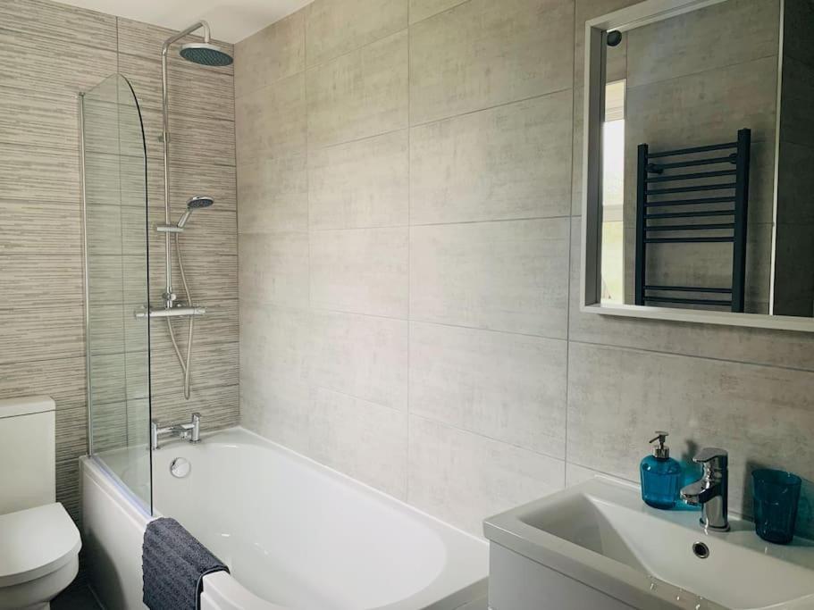 May Cottage - Heart Of Vibrant Village & 10 Mins Walk To Beach Milford on Sea Zewnętrze zdjęcie