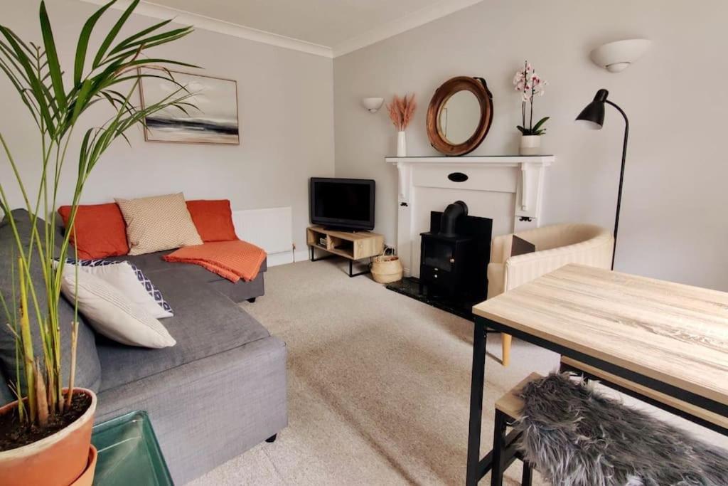 May Cottage - Heart Of Vibrant Village & 10 Mins Walk To Beach Milford on Sea Zewnętrze zdjęcie