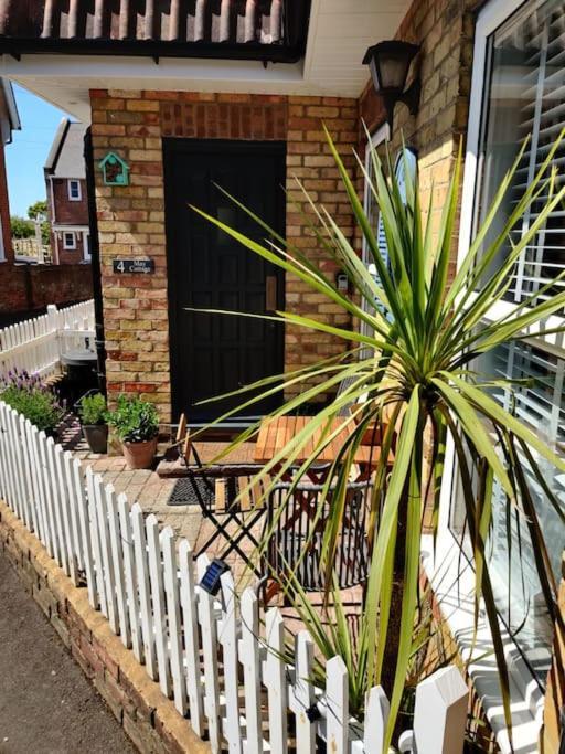 May Cottage - Heart Of Vibrant Village & 10 Mins Walk To Beach Milford on Sea Zewnętrze zdjęcie