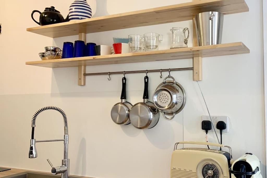 May Cottage - Heart Of Vibrant Village & 10 Mins Walk To Beach Milford on Sea Zewnętrze zdjęcie