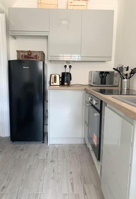May Cottage - Heart Of Vibrant Village & 10 Mins Walk To Beach Milford on Sea Zewnętrze zdjęcie